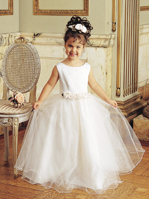 Girl Dress- Want a way to incorporate momâ€™s dress into the wedding ...